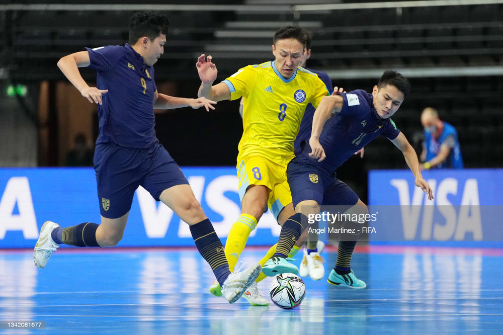Được Việt Nam 'trợ giúp', Thái Lan vẫn thảm bại, cúi mặt rời World Cup trong tuyệt vọng Được Việt Nam 'trợ giúp', Thái Lan vẫn thảm bại, cúi mặt rời World Cup trong tuyệt vọng