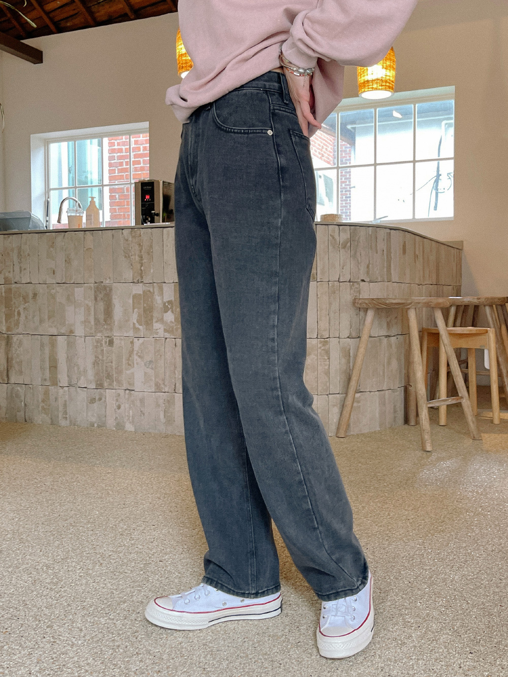 Diện quần jeans, chị em nên mix với 5 kiểu giày bệt này để 100% sành điệu và tôn dáng - 10 Diện quần jeans, chị em nên mix với 5 kiểu giày bệt này để 100% sành điệu và tôn dáng - 10