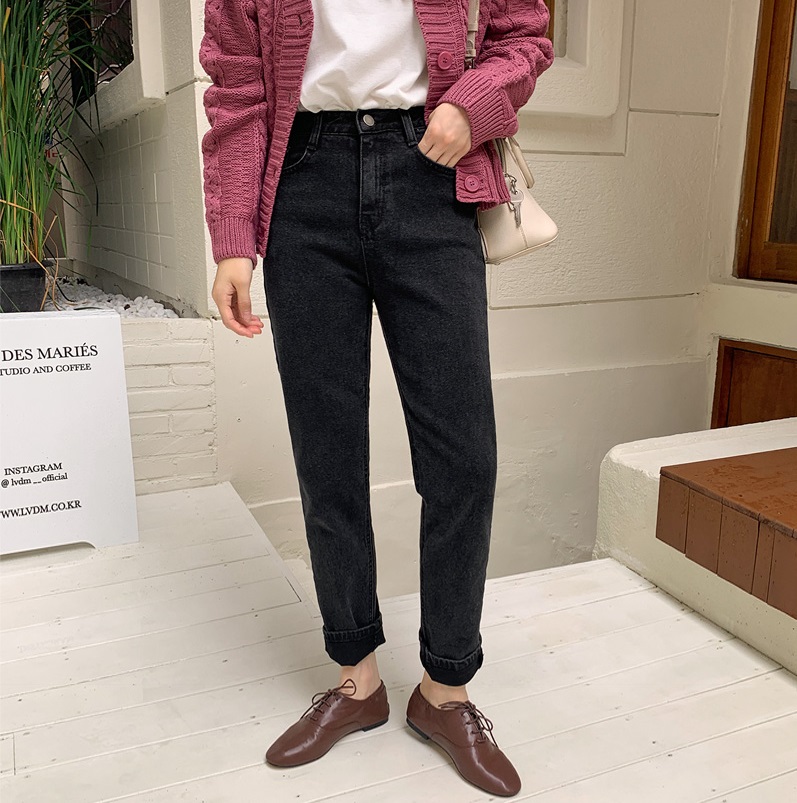 Diện quần jeans, chị em nên mix với 5 kiểu giày bệt này để 100% sành điệu và tôn dáng - 3 Diện quần jeans, chị em nên mix với 5 kiểu giày bệt này để 100% sành điệu và tôn dáng - 3