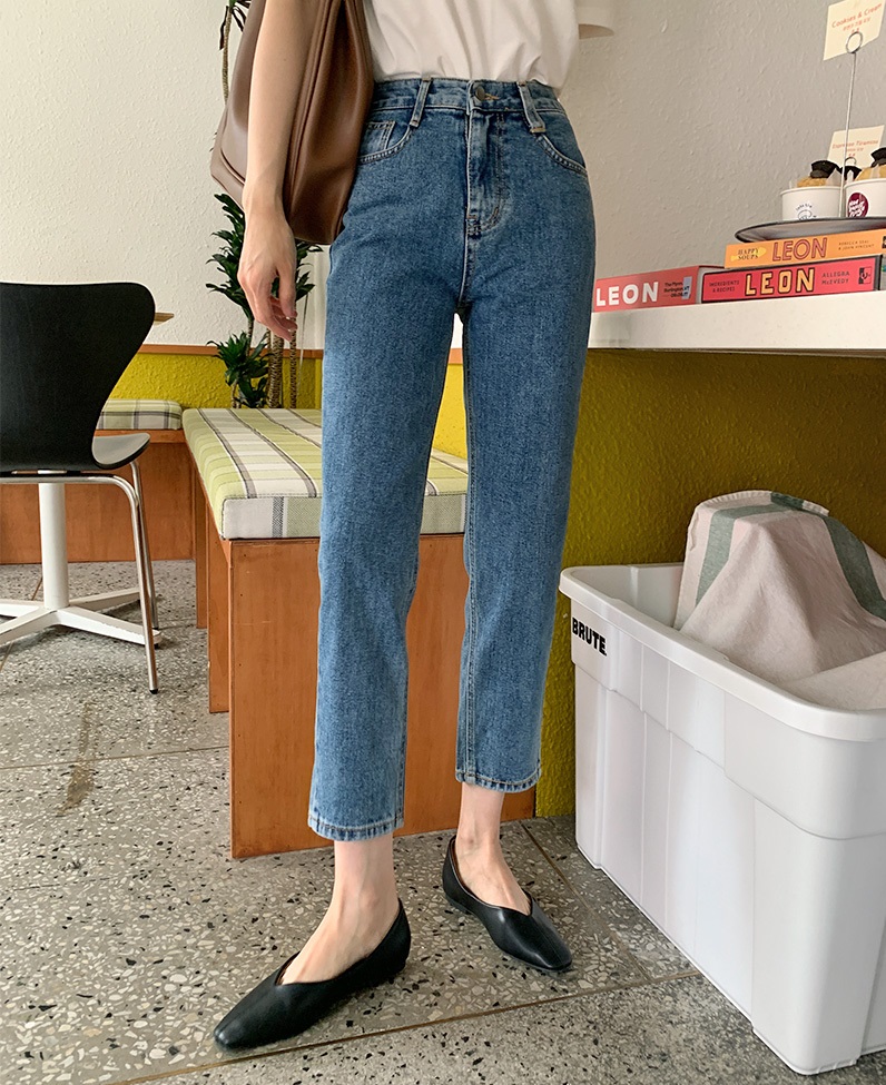 Diện quần jeans, chị em nên mix với 5 kiểu giày bệt này để 100% sành điệu và tôn dáng - 5 Diện quần jeans, chị em nên mix với 5 kiểu giày bệt này để 100% sành điệu và tôn dáng - 5
