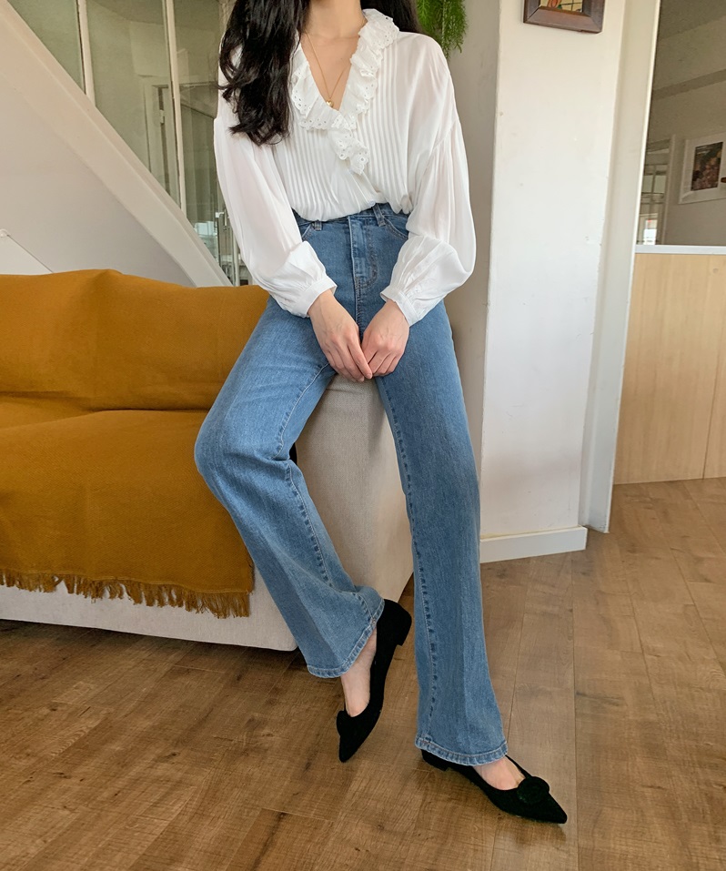 Diện quần jeans, chị em nên mix với 5 kiểu giày bệt này để 100% sành điệu và tôn dáng - 6 Diện quần jeans, chị em nên mix với 5 kiểu giày bệt này để 100% sành điệu và tôn dáng - 6
