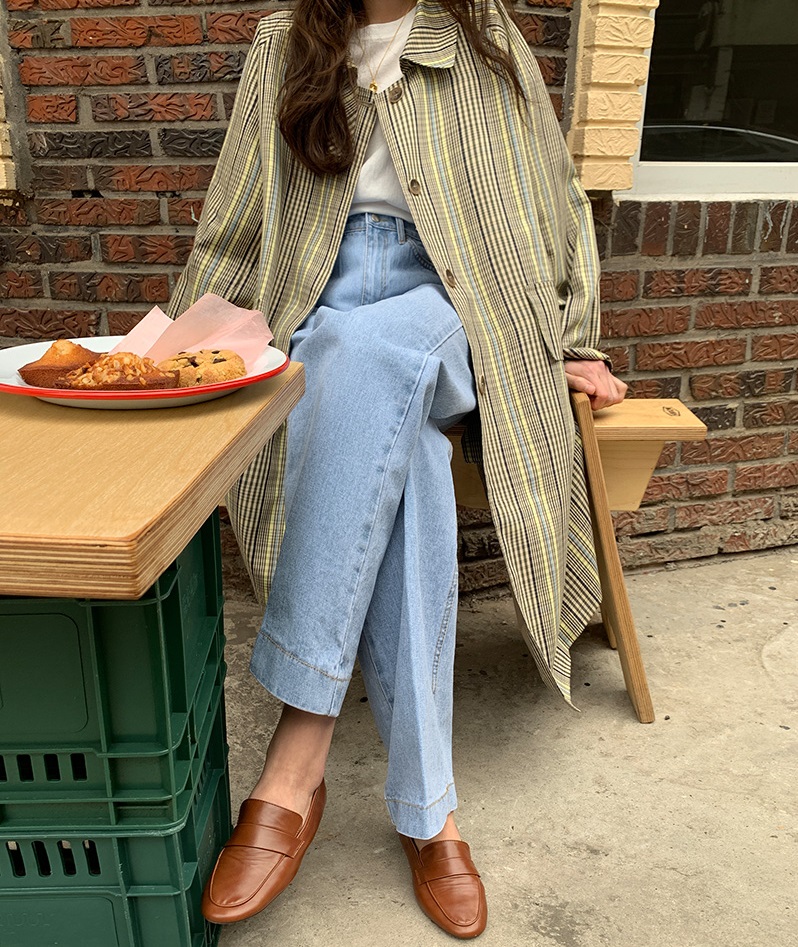 Diện quần jeans, chị em nên mix với 5 kiểu giày bệt này để 100% sành điệu và tôn dáng - 2 Diện quần jeans, chị em nên mix với 5 kiểu giày bệt này để 100% sành điệu và tôn dáng - 2