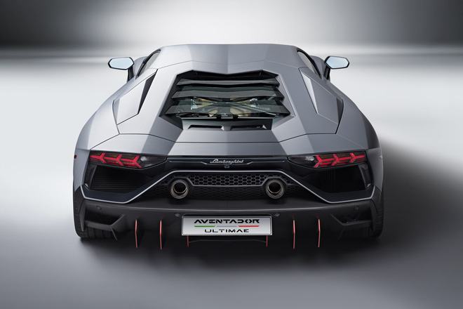 Thành viên Gia Lai Team sắm siêu xe Aventador Ultimae vừa ra mắt: Giá hơn nửa triệu USD, không mua qua chợ đen để tiết kiệm tiền - 5 Thành viên Gia Lai Team sắm siêu xe Aventador Ultimae vừa ra mắt: Giá hơn nửa triệu USD, không mua qua chợ đen để tiết kiệm tiền - 5