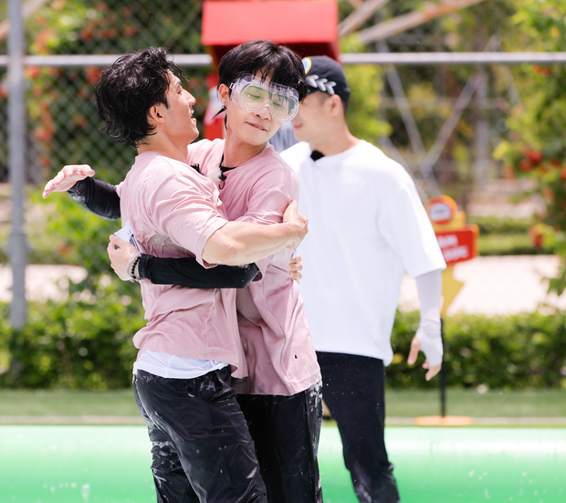 Fan la ó khi Running Man Việt tự spoil sạch tình tiết tập 2, thiếu điều công bố luôn đội chiến thắng Fan la ó khi Running Man Việt tự spoil sạch tình tiết tập 2, thiếu điều công bố luôn đội chiến thắng