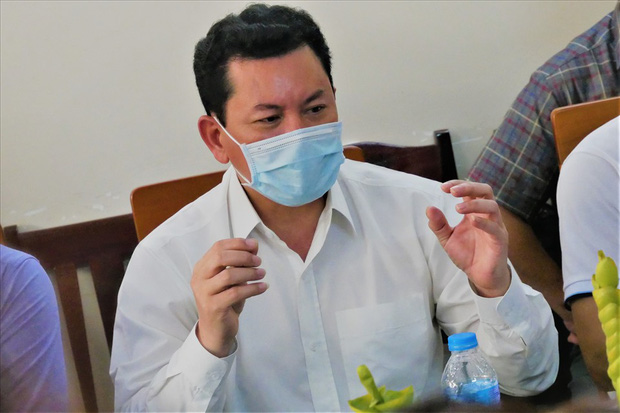 Toàn cảnh 'cuộc chiến' giữa vợ chồng bà Phương Hằng và "thần y" Võ Hoàng Yên: Từng coi như người nhà đến tố cáo lừa 200 tỷ, chữa câm điếc chỉ là dàn dựng - 3 Toàn cảnh 'cuộc chiến' giữa vợ chồng bà Phương Hằng và "thần y" Võ Hoàng Yên: Từng coi như người nhà đến tố cáo lừa 200 tỷ, chữa câm điếc chỉ là dàn dựng - 3