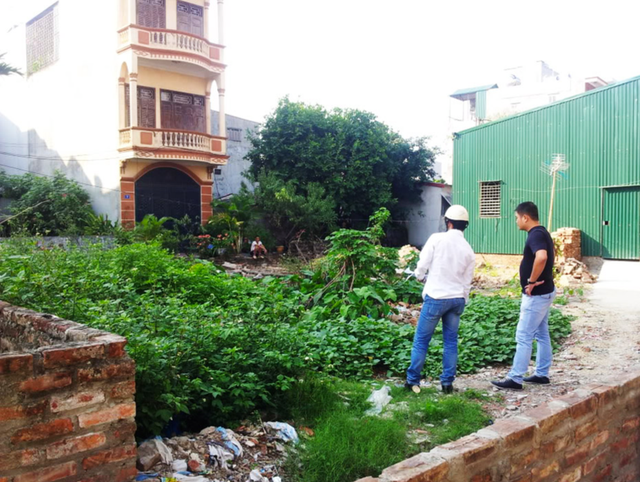 Mua đất không sổ đỏ, đôi vợ chồng 'ngậm đắng nuốt cay' vì lời hứa của chủ nhà: 'Đất này nếu làm được sổ đỏ giá gấp 3 lần' - 1 Mua đất không sổ đỏ, đôi vợ chồng 'ngậm đắng nuốt cay' vì lời hứa của chủ nhà: 'Đất này nếu làm được sổ đỏ giá gấp 3 lần' - 1