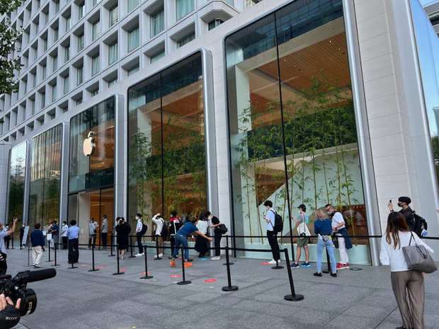 Không thể xách iPhone 13 về nước cùng ngày với thế giới, con buôn Việt Nam lần đầu 'chịu trận' sau 12 năm - 1 Không thể xách iPhone 13 về nước cùng ngày với thế giới, con buôn Việt Nam lần đầu 'chịu trận' sau 12 năm - 1