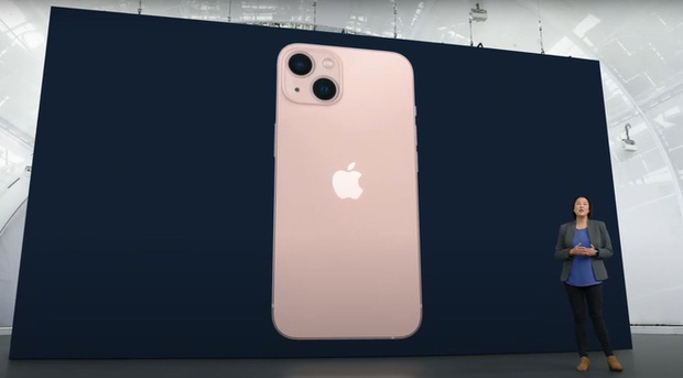 Ngập tràn ảnh iPhone 13 màu hồng trong ngày đầu mở bán, hội chị em 'quay xe' khen tới tấp? Ngập tràn ảnh iPhone 13 màu hồng trong ngày đầu mở bán, hội chị em 'quay xe' khen tới tấp?