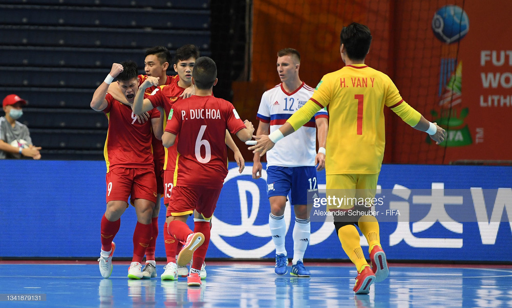 Hàng loạt đại gia 'tim đập chân run' ở World Cup, chật vật vào Tứ kết - 3 Hàng loạt đại gia 'tim đập chân run' ở World Cup, chật vật vào Tứ kết - 3