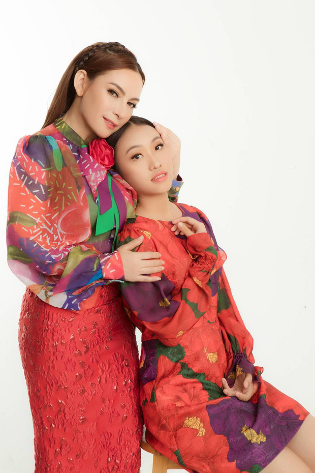 Phỏng vấn con gái Phi Nhung: 'Em có học bổng nhưng không thể khoe với mẹ, thấy mẹ đau đớn mà bất lực, xót xa' Phỏng vấn con gái Phi Nhung: 'Em có học bổng nhưng không thể khoe với mẹ, thấy mẹ đau đớn mà bất lực, xót xa'