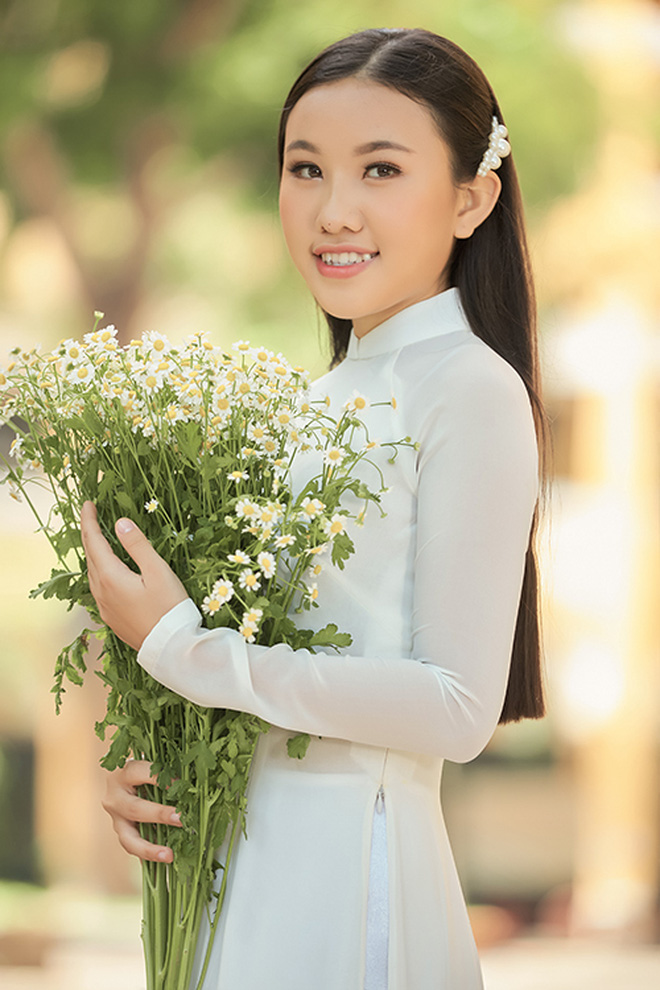 Phỏng vấn con gái Phi Nhung: 'Em có học bổng nhưng không thể khoe với mẹ, thấy mẹ đau đớn mà bất lực, xót xa' - 2 Phỏng vấn con gái Phi Nhung: 'Em có học bổng nhưng không thể khoe với mẹ, thấy mẹ đau đớn mà bất lực, xót xa' - 2