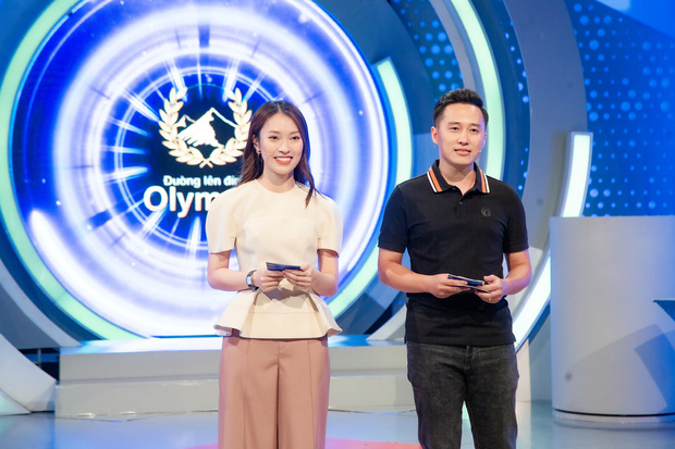 Phỏng vấn nóng Khánh Vy sau số đầu tiên lên sóng Olympia, tiết lộ được bố pha cho 1 cốc nước đặc biệt trước giờ ghi hình Phỏng vấn nóng Khánh Vy sau số đầu tiên lên sóng Olympia, tiết lộ được bố pha cho 1 cốc nước đặc biệt trước giờ ghi hình