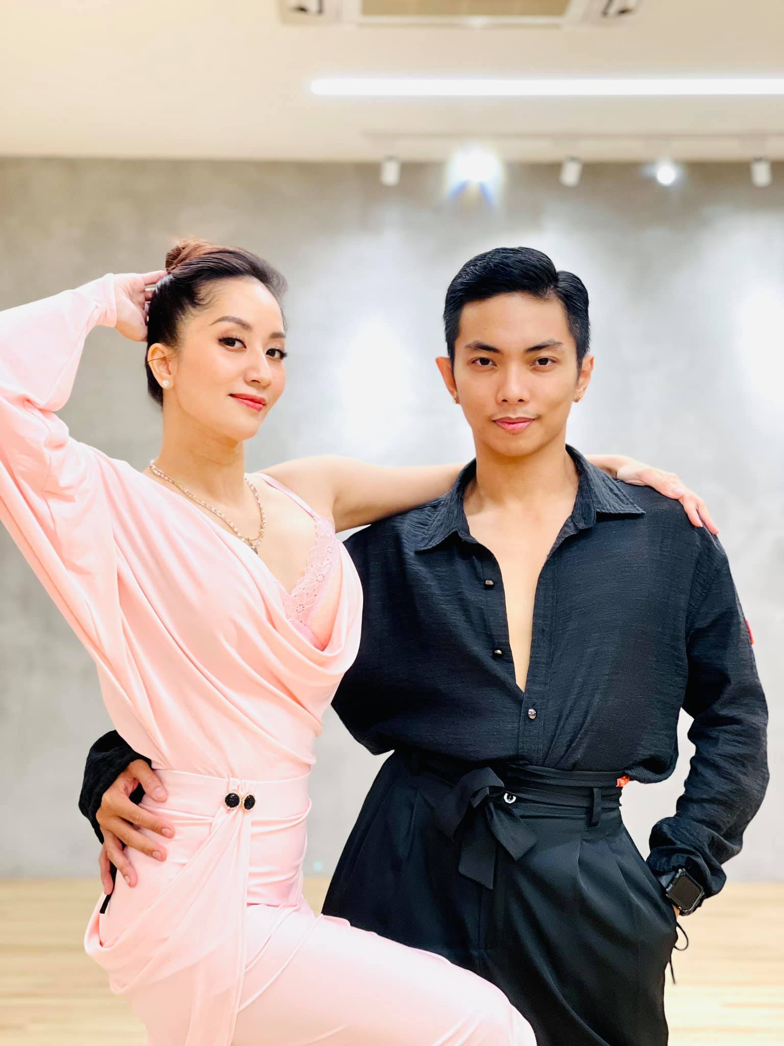 Khánh Thi: Tôi vẫn bị gọi là 'yêu tinh già' dù đã có 2 con với Phan Hiển - 1 Khánh Thi: Tôi vẫn bị gọi là 'yêu tinh già' dù đã có 2 con với Phan Hiển - 1