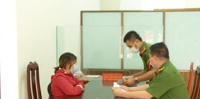 Triệt phá đường dây ghi đề liên tỉnh, giao dịch 1 tỷ đồng/ngày do nữ 9x cầm đầu - 1 Triệt phá đường dây ghi đề liên tỉnh, giao dịch 1 tỷ đồng/ngày do nữ 9x cầm đầu - 1