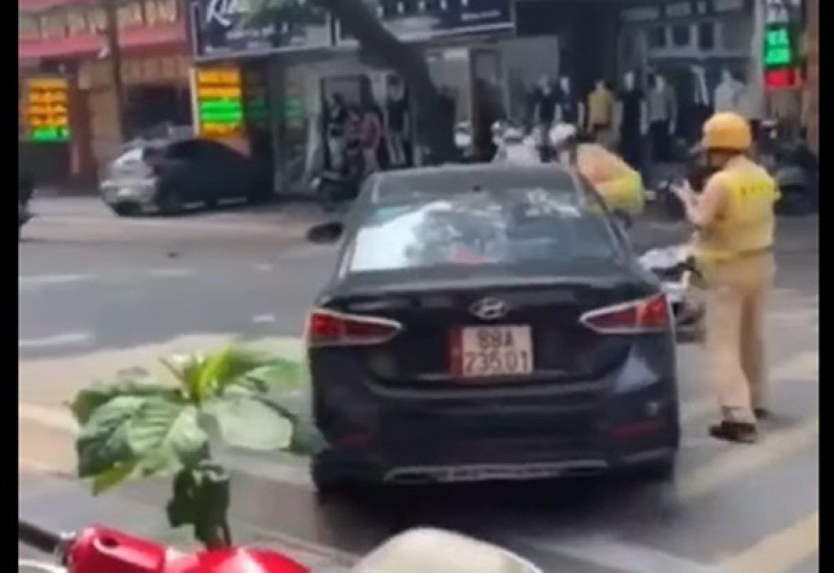 Khởi tố vụ án tài xế rồ ga bỏ chạy, tông CSGT tại Vĩnh Phúc Khởi tố vụ án tài xế rồ ga bỏ chạy, tông CSGT tại Vĩnh Phúc