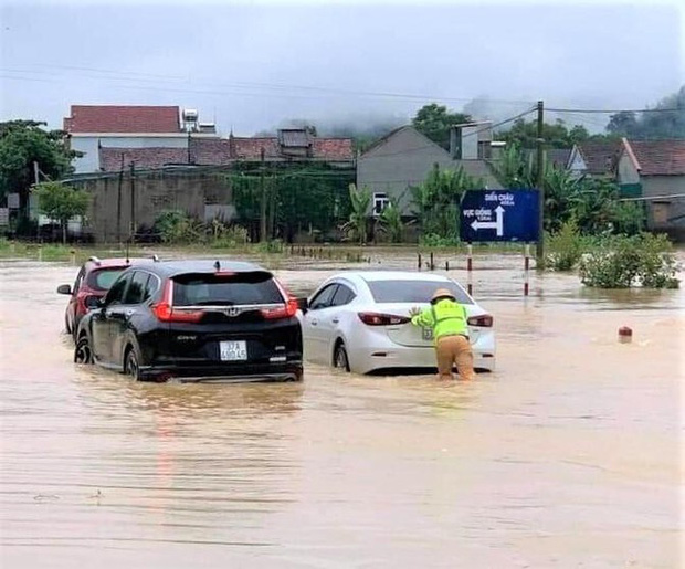 Một người mất tích, gần 700 ngôi nhà bị ngập, dân di dời khẩn cấp do mưa lớn ở Nghệ An Một người mất tích, gần 700 ngôi nhà bị ngập, dân di dời khẩn cấp do mưa lớn ở Nghệ An