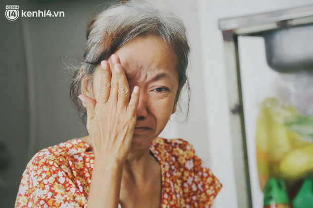 Gặp người vợ gục khóc cạnh xe lăn của chồng từng được Giang Kim Cúc giúp đỡ: 'Cô Cúc không liên lạc nữa, giờ cô chỉ mong được đi bán vé số lại' - 7 Gặp người vợ gục khóc cạnh xe lăn của chồng từng được Giang Kim Cúc giúp đỡ: 'Cô Cúc không liên lạc nữa, giờ cô chỉ mong được đi bán vé số lại' - 7