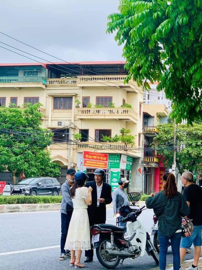 Hương vị tình thân: Clip Phương Oanh đi mua váy bầu, cảnh Long ôm vợ được dự đoán là thông báo có em bé - 3 Hương vị tình thân: Clip Phương Oanh đi mua váy bầu, cảnh Long ôm vợ được dự đoán là thông báo có em bé - 3