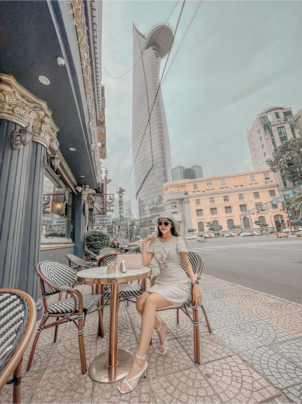 Tình cờ đọc được tin nhắn miệt thị của bạn người yêu, cô gái quyết 'lột xác' để dạy chàng trai một bài học sâu cay - 3 Tình cờ đọc được tin nhắn miệt thị của bạn người yêu, cô gái quyết 'lột xác' để dạy chàng trai một bài học sâu cay - 3