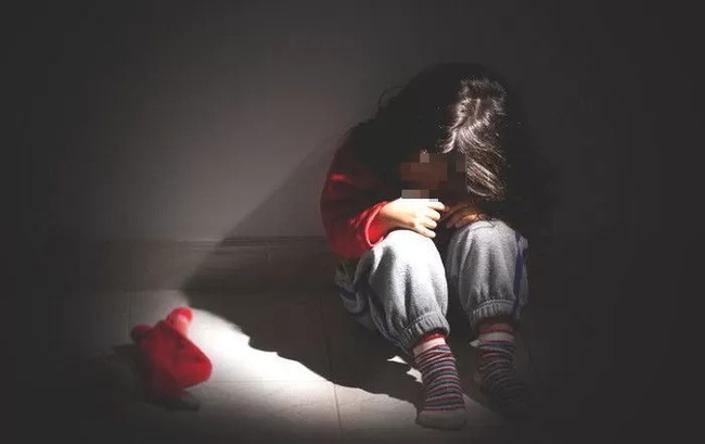 Cụ ông lạm dụng cháu gái suốt 4 năm cùng hành vi đáng căm phẫn khác khiến luật sư phải thừa nhận: 'Không còn gì để bào chữa' Cụ ông lạm dụng cháu gái suốt 4 năm cùng hành vi đáng căm phẫn khác khiến luật sư phải thừa nhận: 'Không còn gì để bào chữa'