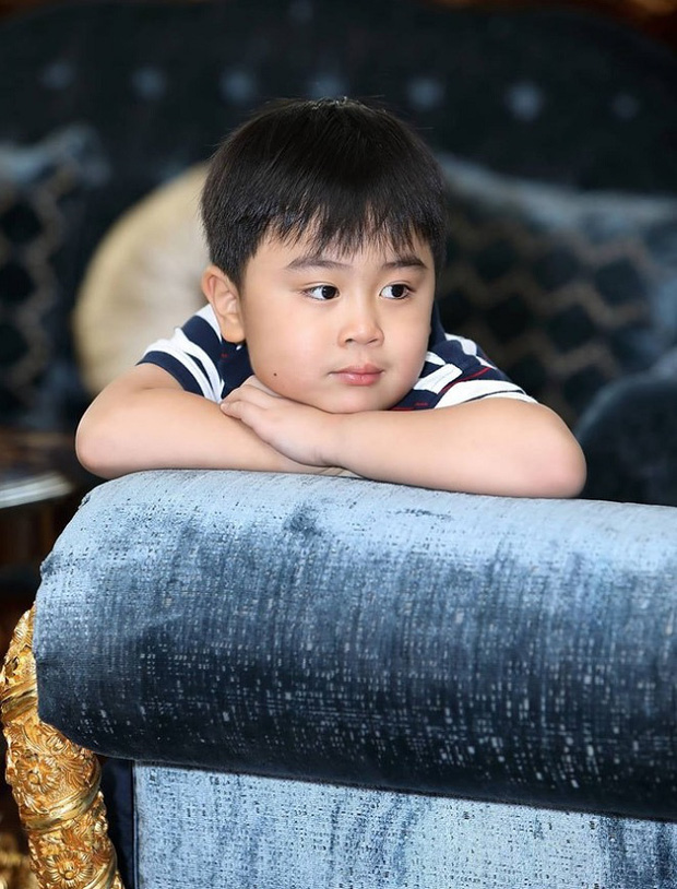 Thiếu gia Đại Nam tiết lộ mình đang bị ăn hiếp, tuyên bố ai dám đụng đến chị gái sẽ dùng 'biện pháp mạnh' Thiếu gia Đại Nam tiết lộ mình đang bị ăn hiếp, tuyên bố ai dám đụng đến chị gái sẽ dùng 'biện pháp mạnh'