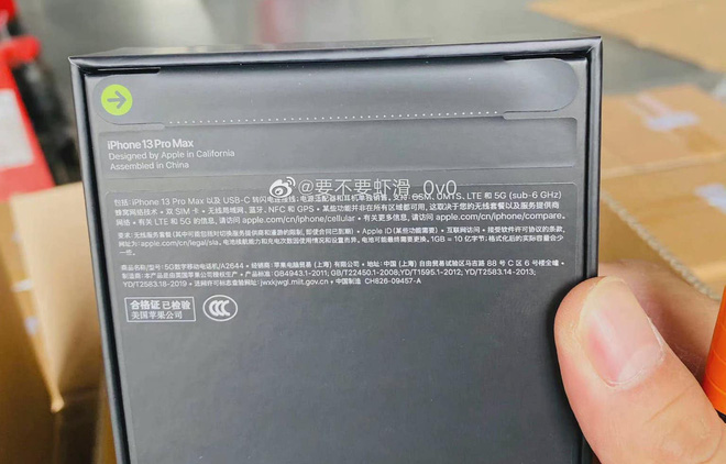 Mới ra vài ngày, seal iPhone 13 đã bị người Trung Quốc làm giả: Giá chỉ 7.000 đồng, dán 1 phút là xong Mới ra vài ngày, seal iPhone 13 đã bị người Trung Quốc làm giả: Giá chỉ 7.000 đồng, dán 1 phút là xong