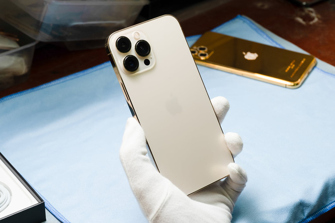 Hình ảnh 'mổ bụng' chiếc iPhone 13 Pro Max đầu tiên tại Việt Nam, bên trong chiếc smartphone xịn xò này có gì? Hình ảnh 'mổ bụng' chiếc iPhone 13 Pro Max đầu tiên tại Việt Nam, bên trong chiếc smartphone xịn xò này có gì?