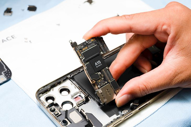 Hình ảnh 'mổ bụng' chiếc iPhone 13 Pro Max đầu tiên tại Việt Nam, bên trong chiếc smartphone xịn xò này có gì? - 7 Hình ảnh 'mổ bụng' chiếc iPhone 13 Pro Max đầu tiên tại Việt Nam, bên trong chiếc smartphone xịn xò này có gì? - 7
