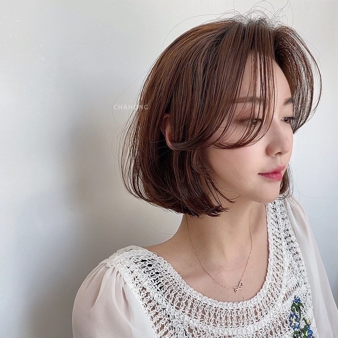 Thích nhuộm nâu thì chị em nên cắt 5 kiểu tóc này để trông sành điệu tuyệt đối, nhan sắc thăng hoa - 4 Thích nhuộm nâu thì chị em nên cắt 5 kiểu tóc này để trông sành điệu tuyệt đối, nhan sắc thăng hoa - 4