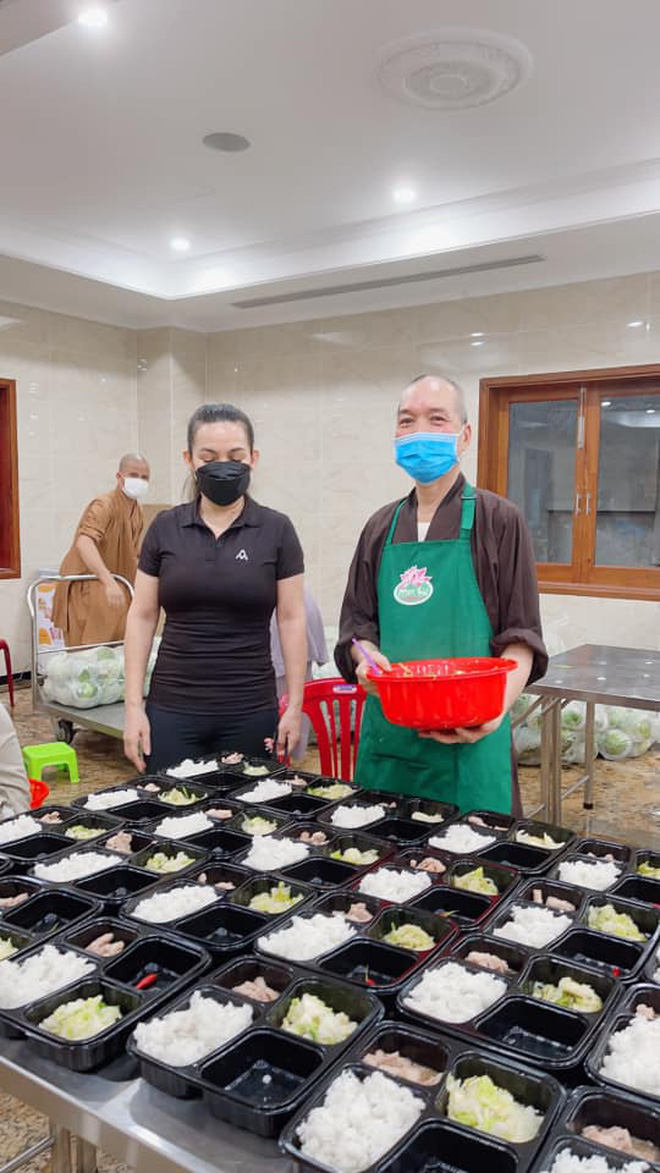 Chuyện đời buồn của Phi Nhung: Không lấy chồng, nhận nuôi 23 đứa trẻ mồ côi, những ngày cuối cùng không gần con gái ruột - 26 Chuyện đời buồn của Phi Nhung: Không lấy chồng, nhận nuôi 23 đứa trẻ mồ côi, những ngày cuối cùng không gần con gái ruột - 26