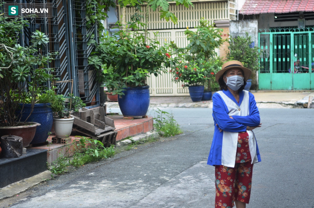 Người dân tìm tới nhà, bật khóc trước tin Phi Nhung mất: 'Con nói mà tui không tin, giờ là sự thật rồi!' - 3 Người dân tìm tới nhà, bật khóc trước tin Phi Nhung mất: 'Con nói mà tui không tin, giờ là sự thật rồi!' - 3