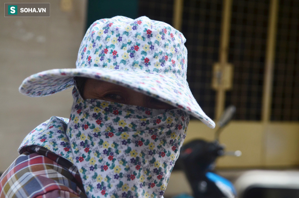 Người dân tìm tới nhà, bật khóc trước tin Phi Nhung mất: 'Con nói mà tui không tin, giờ là sự thật rồi!' Người dân tìm tới nhà, bật khóc trước tin Phi Nhung mất: 'Con nói mà tui không tin, giờ là sự thật rồi!'