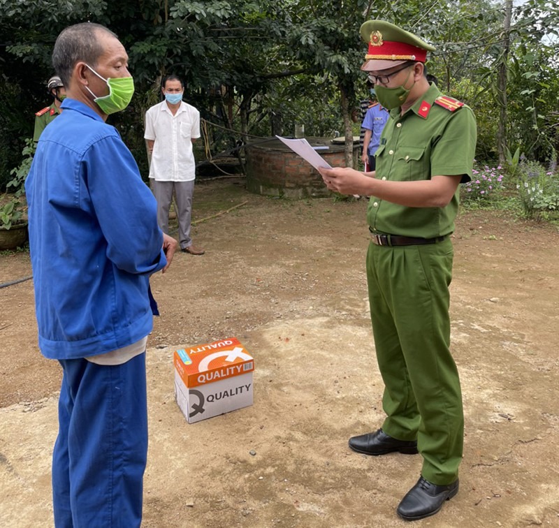 Bắt 2 người phá rừng tự nhiên khu Hòn Đót ở Phú Yên - 1 Bắt 2 người phá rừng tự nhiên khu Hòn Đót ở Phú Yên - 1