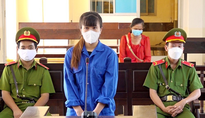 Nữ nhân viên giả chữ ký, lập hồ sơ khống lừa tiền của công ty Nữ nhân viên giả chữ ký, lập hồ sơ khống lừa tiền của công ty