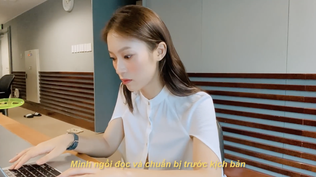 Theo chân Khánh Vy đi làm ở VTV: Xinh và giỏi thế này, cầm trịch Đường Lên Đỉnh Olympia là chuẩn bài! - 1 Theo chân Khánh Vy đi làm ở VTV: Xinh và giỏi thế này, cầm trịch Đường Lên Đỉnh Olympia là chuẩn bài! - 1