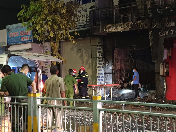 TP.HCM: 2 căn nhà mặt phố bốc cháy dữ dội, 1 nam thanh niên tử vong tại chỗ - 1 TP.HCM: 2 căn nhà mặt phố bốc cháy dữ dội, 1 nam thanh niên tử vong tại chỗ - 1
