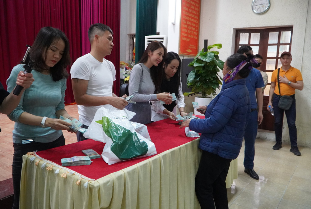 Bộ Công an đề nghị 2 huyện ở Nghệ An cung cấp thông tin về việc cứu trợ lũ lụt của vợ chồng ca sỹ Thủy Tiên