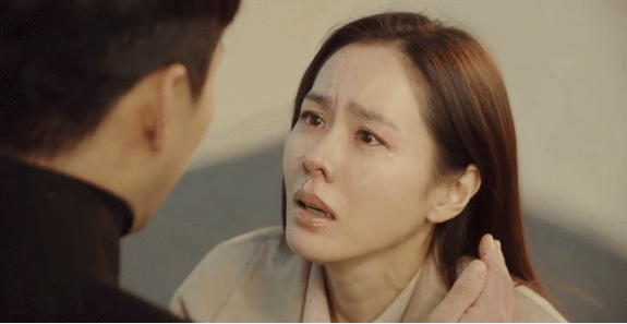 Son Ye Jin tiết lộ bom tấn với Hyun Bin lẽ ra kết thúc bi kịch, tại anh chị tình cảm quá nên được sửa kịch bản luôn - 2 Son Ye Jin tiết lộ bom tấn với Hyun Bin lẽ ra kết thúc bi kịch, tại anh chị tình cảm quá nên được sửa kịch bản luôn - 2