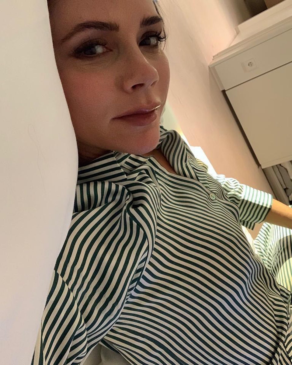 Victoria Beckham dưỡng da tuổi 47: 'Nhất kiến chung tình' với loại kem dưỡng bôi cả sáng lẫn tối - 11 Victoria Beckham dưỡng da tuổi 47: 'Nhất kiến chung tình' với loại kem dưỡng bôi cả sáng lẫn tối - 11