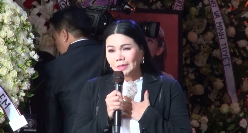 Ngọc Huyền bị nhắc, phải đổi bài vì định hát ca khúc chưa xin phép tác giả trong tang lễ Phi Nhung Ngọc Huyền bị nhắc, phải đổi bài vì định hát ca khúc chưa xin phép tác giả trong tang lễ Phi Nhung
