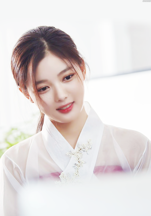 5 mỹ nhân Hàn dính lời nguyền 'bom xịt': Kim Yoo Jung toàn chọn sai kịch bản, Park Min Young thất bại ê chề - 4 5 mỹ nhân Hàn dính lời nguyền 'bom xịt': Kim Yoo Jung toàn chọn sai kịch bản, Park Min Young thất bại ê chề - 4