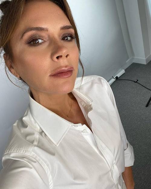 Victoria Beckham dưỡng da tuổi 47: 'Nhất kiến chung tình' với loại kem dưỡng bôi cả sáng lẫn tối - 7 Victoria Beckham dưỡng da tuổi 47: 'Nhất kiến chung tình' với loại kem dưỡng bôi cả sáng lẫn tối - 7