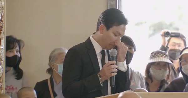 Mạnh Quỳnh tiều tụy hát ca khúc tự sáng tác mang tên 'Tiễn em cuối đường' tại lễ tang Phi Nhung, netizen nghẹn ngào: 'Chắc anh đau lắm' - 7 Mạnh Quỳnh tiều tụy hát ca khúc tự sáng tác mang tên 'Tiễn em cuối đường' tại lễ tang Phi Nhung, netizen nghẹn ngào: 'Chắc anh đau lắm' - 7