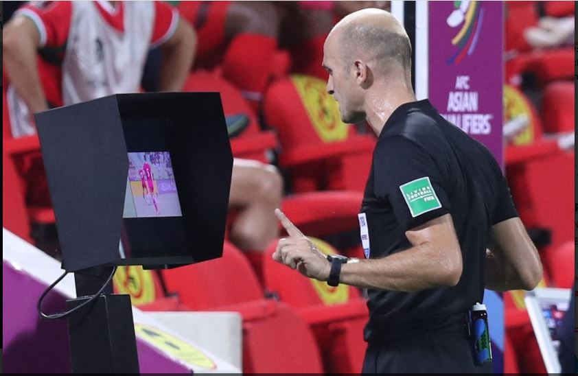 AFC họp về trọng tài ngay sau trận Việt Nam vs Oman, bất ngờ có động thái khiến NHM hài lòng AFC họp về trọng tài ngay sau trận Việt Nam vs Oman, bất ngờ có động thái khiến NHM hài lòng