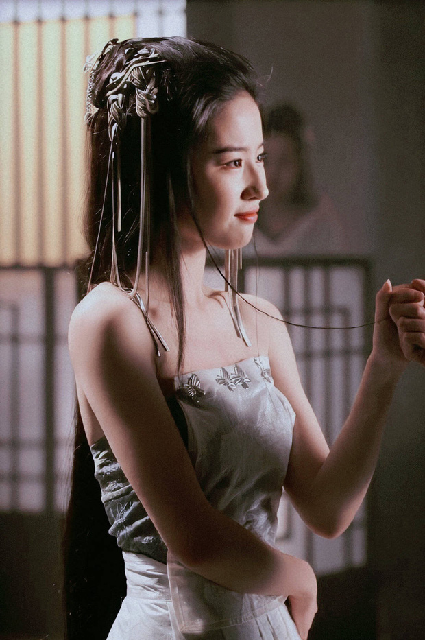 Lưu Diệc Phi từng cởi áo trước mặt Phùng Thiệu Phong, đẹp đến chao đảo chúng sinh trên màn ảnh 10 năm trước - 5 Lưu Diệc Phi từng cởi áo trước mặt Phùng Thiệu Phong, đẹp đến chao đảo chúng sinh trên màn ảnh 10 năm trước - 5