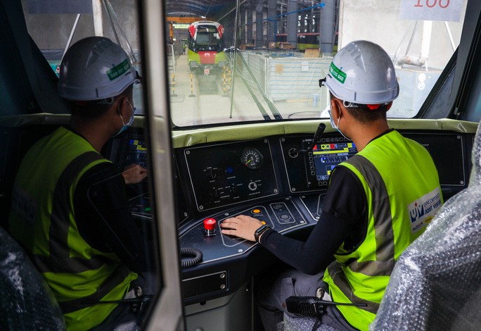 Cận cảnh 10 đoàn tàu tuyến Metro Nhổn - ga Hà Nội sẵn sàng chạy thử nghiệm - 4 Cận cảnh 10 đoàn tàu tuyến Metro Nhổn - ga Hà Nội sẵn sàng chạy thử nghiệm - 4
