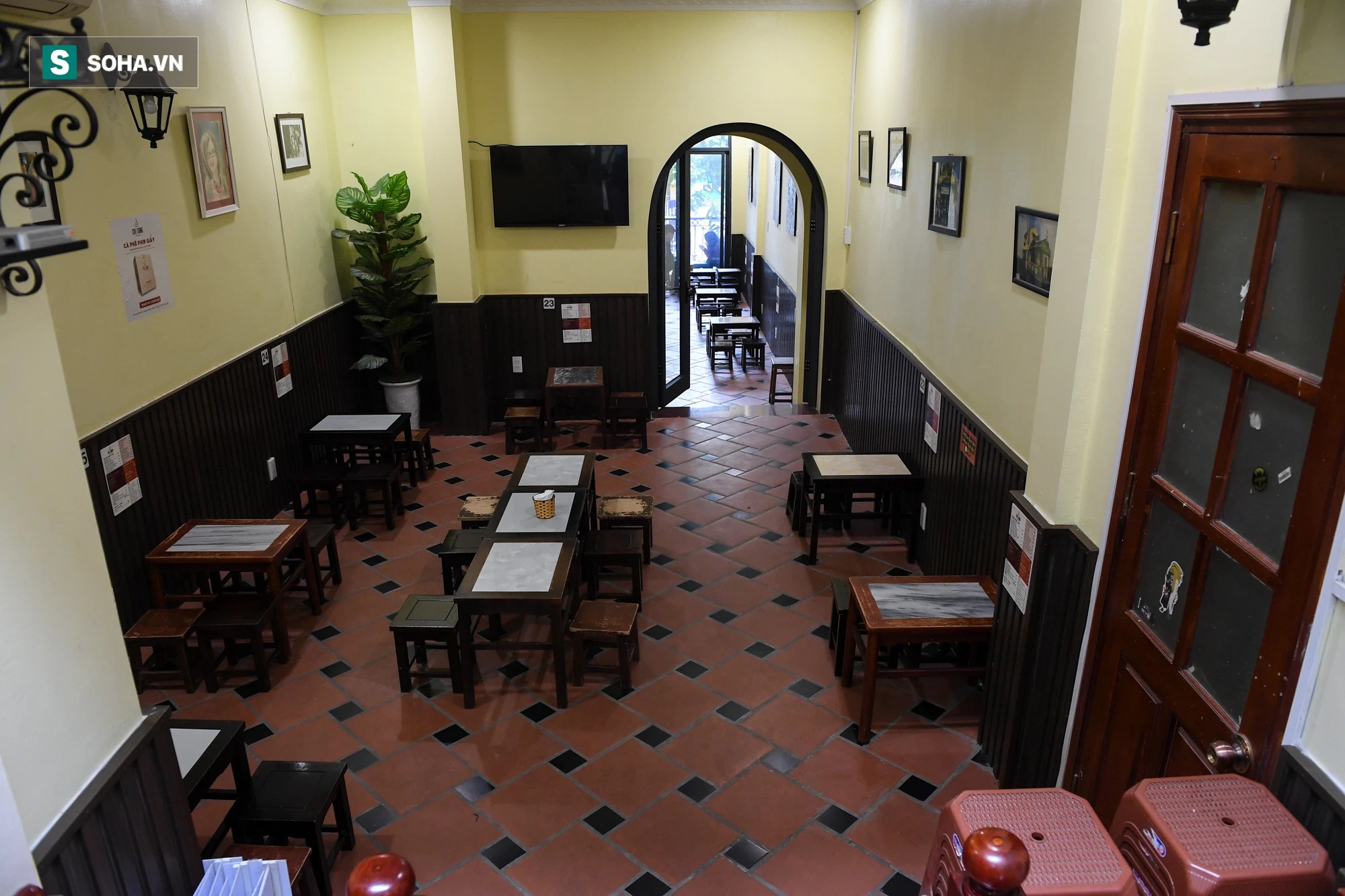 Chủ tịch hội đồng quản trị, tổng giám đốc đi từ Bắc Ninh ra Hà Nội ăn phở cho đã 'cơn thèm' rồi lại đi về - 6 Chủ tịch hội đồng quản trị, tổng giám đốc đi từ Bắc Ninh ra Hà Nội ăn phở cho đã 'cơn thèm' rồi lại đi về - 6