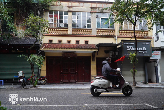 Từ sáng sớm, người dân Hà Nội phấn khởi rủ nhau đi ăn phở tại cửa hàng, 'nhâm nhi' chút lạnh cuối Thu - 10 Từ sáng sớm, người dân Hà Nội phấn khởi rủ nhau đi ăn phở tại cửa hàng, 'nhâm nhi' chút lạnh cuối Thu - 10
