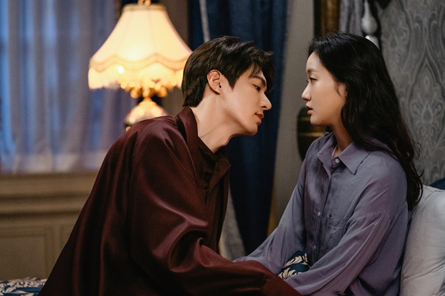 Thấy vợ lén giặt đồ của kẻ lạ, chồng lôi xềnh xệch ra đường bêu riếu rồi xấu hổ ngược khi hàng xóm lên tiếng Thấy vợ lén giặt đồ của kẻ lạ, chồng lôi xềnh xệch ra đường bêu riếu rồi xấu hổ ngược khi hàng xóm lên tiếng