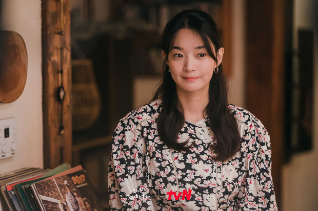 Thời trang nữ chính Hometown Cha-Cha-Cha bị chê vừa già vừa sến: Ủa, đúng chất gái quê mà mọi người ơi! - 2 Thời trang nữ chính Hometown Cha-Cha-Cha bị chê vừa già vừa sến: Ủa, đúng chất gái quê mà mọi người ơi! - 2